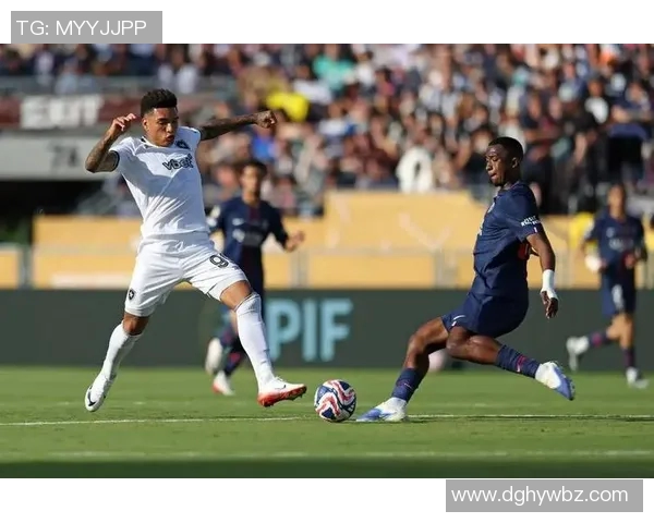 巴黎圣日耳曼对阵马德里竞技精彩直播全程回顾与分析